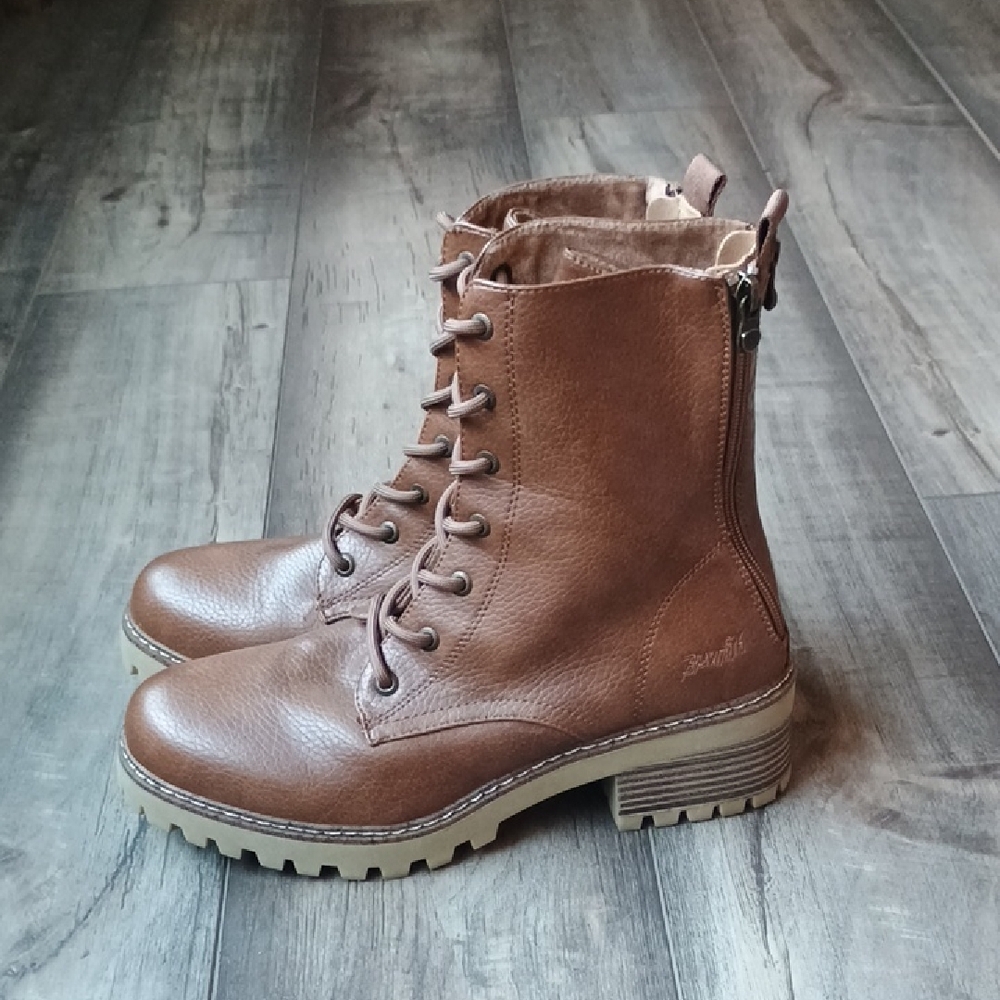 Stylish Tan Lace-Up Boots for Women - Picture 10 of 10